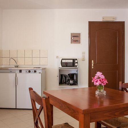 Ekavi Apartments Agia Marina Esterno foto