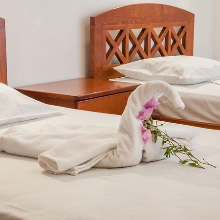 Ekavi Apartments Agia Marina Esterno foto