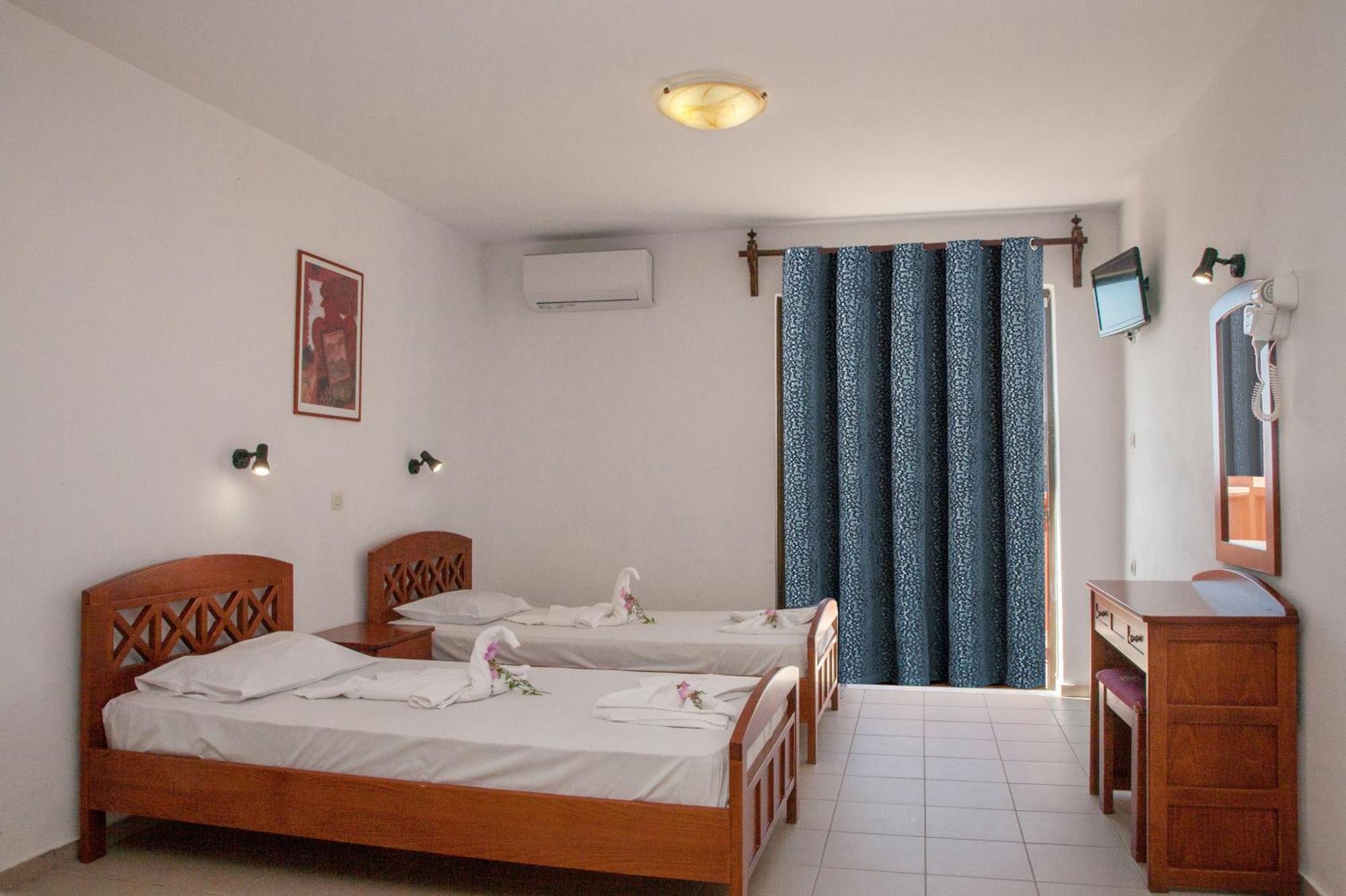 Ekavi Apartments Agia Marina Esterno foto