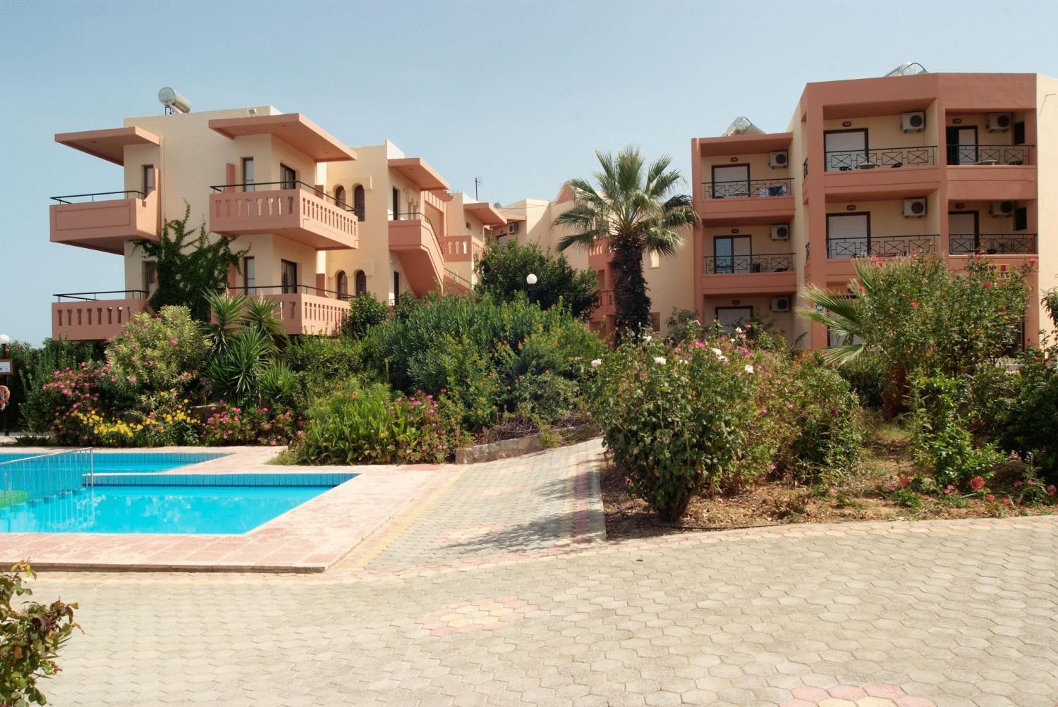 Ekavi Apartments Agia Marina Esterno foto