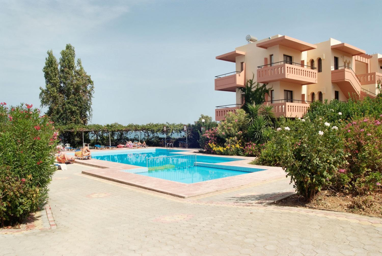 Ekavi Apartments Agia Marina Esterno foto