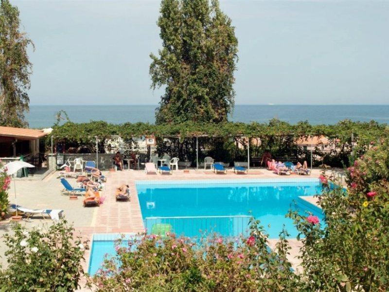 Ekavi Apartments Agia Marina Esterno foto