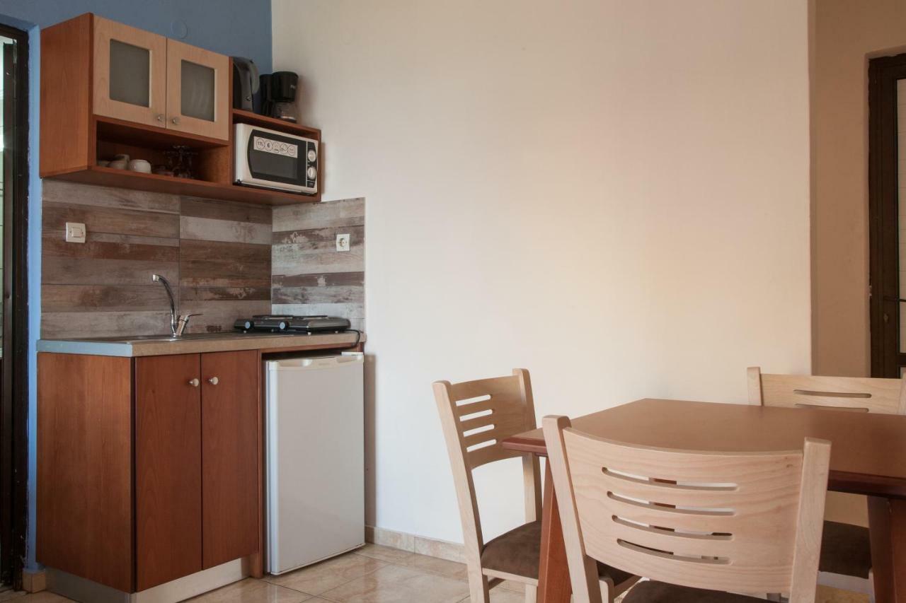 Ekavi Apartments Agia Marina Esterno foto