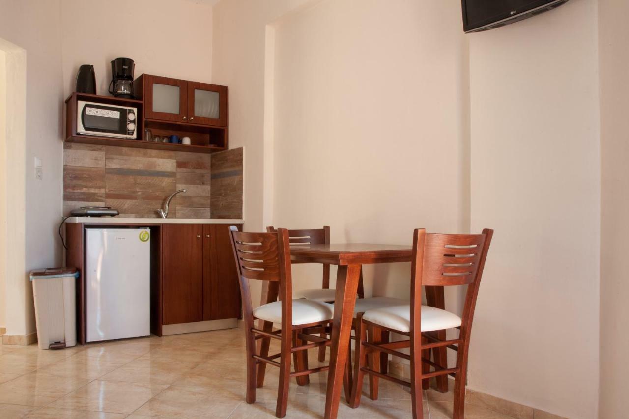Ekavi Apartments Agia Marina Esterno foto