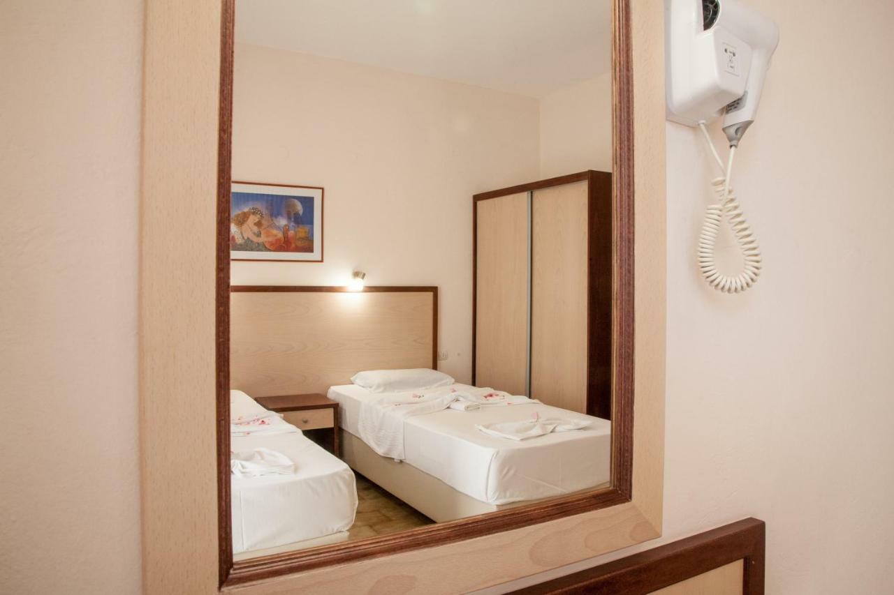 Ekavi Apartments Agia Marina Esterno foto