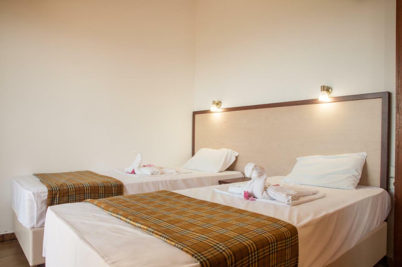 Ekavi Apartments Agia Marina Esterno foto