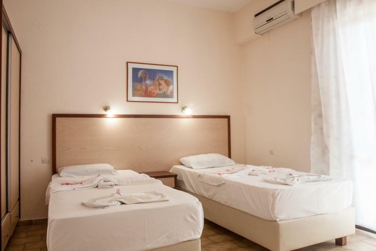 Ekavi Apartments Agia Marina Esterno foto