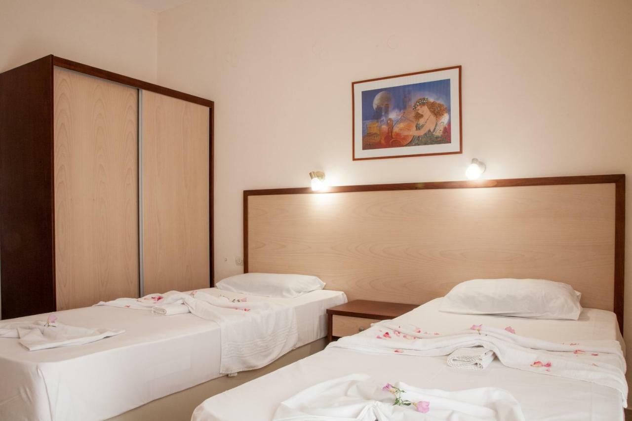Ekavi Apartments Agia Marina Esterno foto