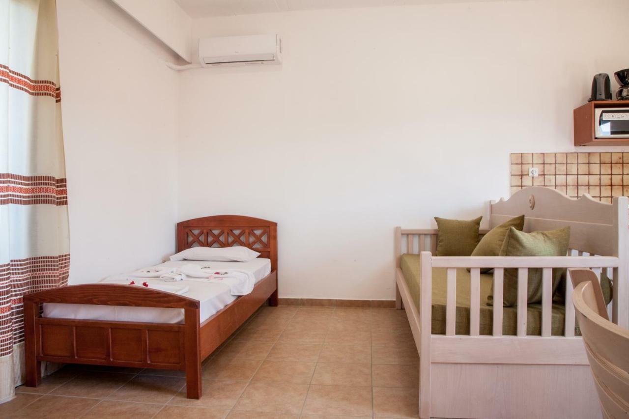 Ekavi Apartments Agia Marina Esterno foto