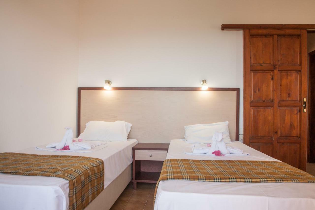 Ekavi Apartments Agia Marina Esterno foto
